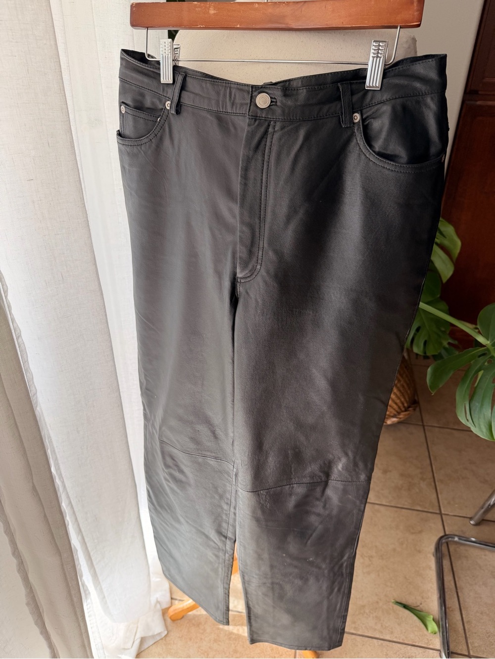 Newport News Black Genuine Leather Straight Leg Pants Women's 16